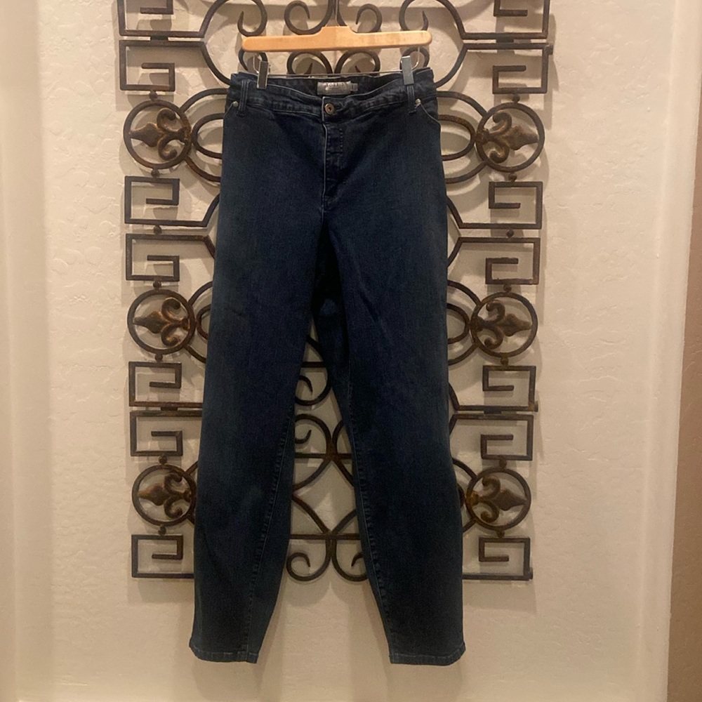 Torrid denim size 30, skinny jeans